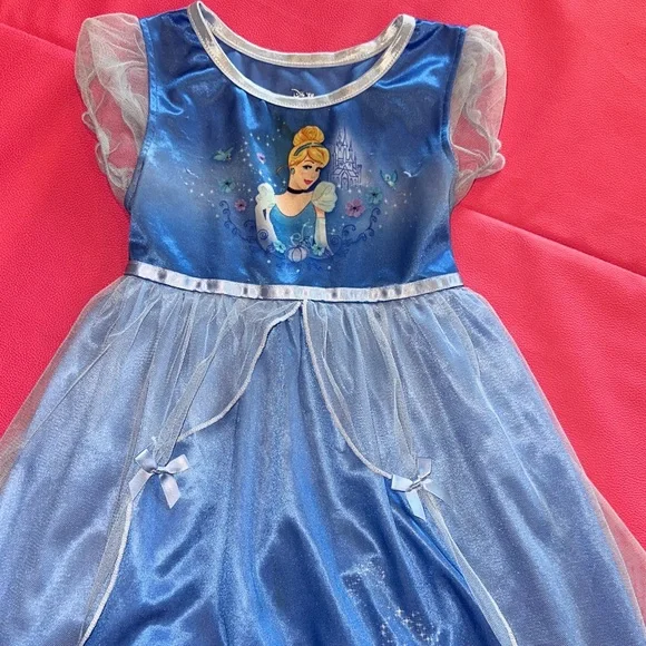 Disney’s Cinderella nightgown/dress up Dress.  Size 5T. - Picture 2 of 5